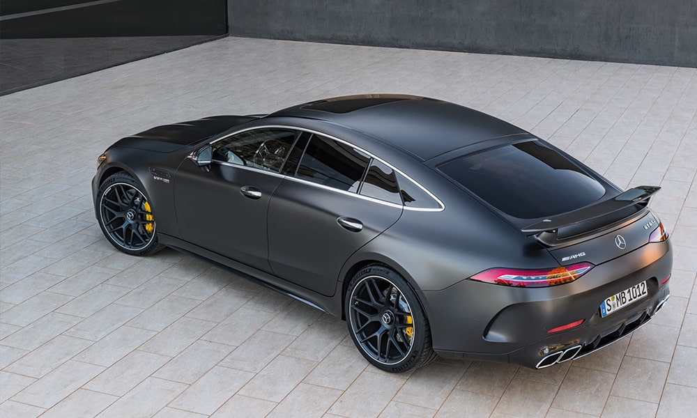 svart sportig AMG bil