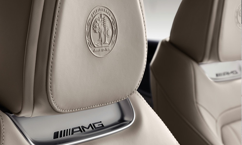 beige bilstol i läder med exklusiva detaljer