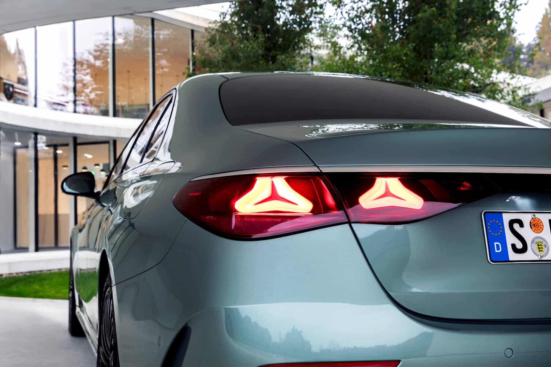 baklykta på en mercedes