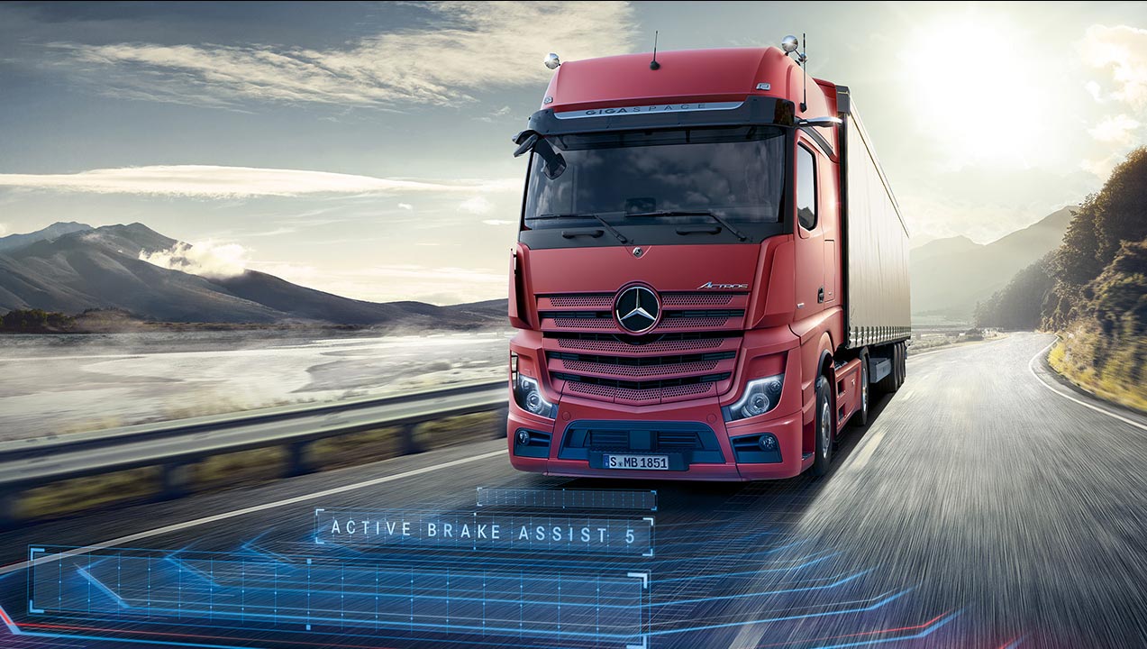 Mercedes-Benz lastbil Actros aktiverar bromsfunktionen