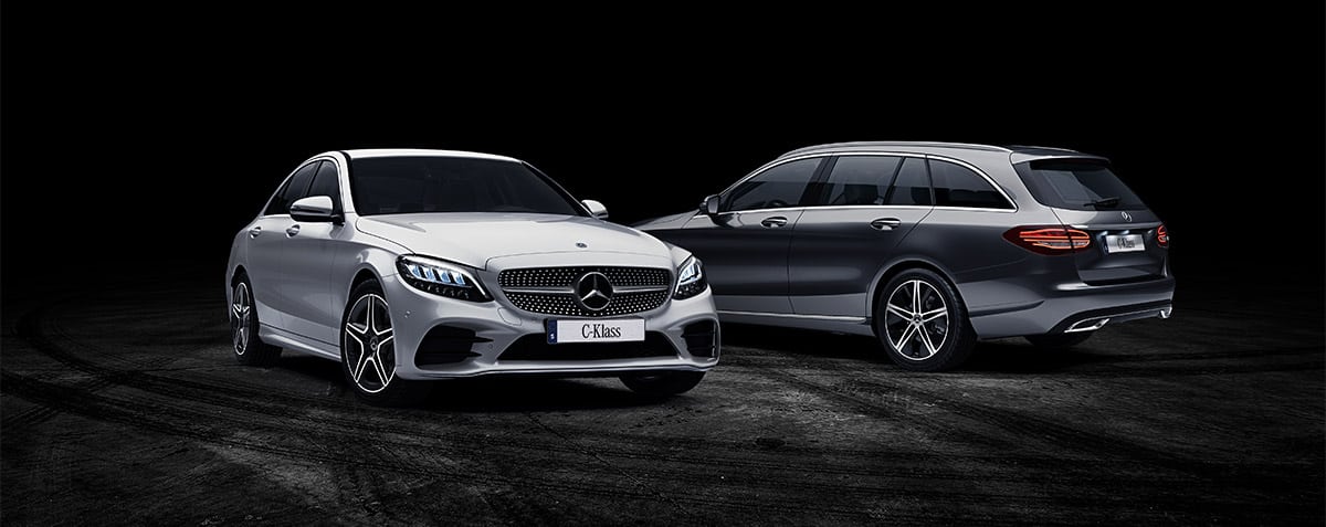 två Mercedes bilar i modellen C-Klass