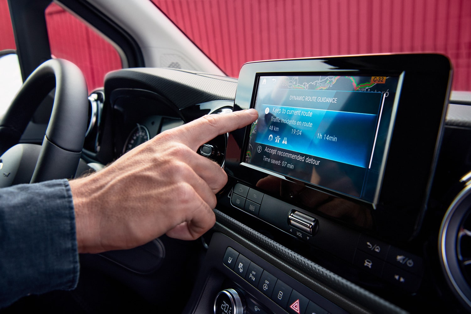 Interiören med en touchskärm på Mercedes-Benz Citan