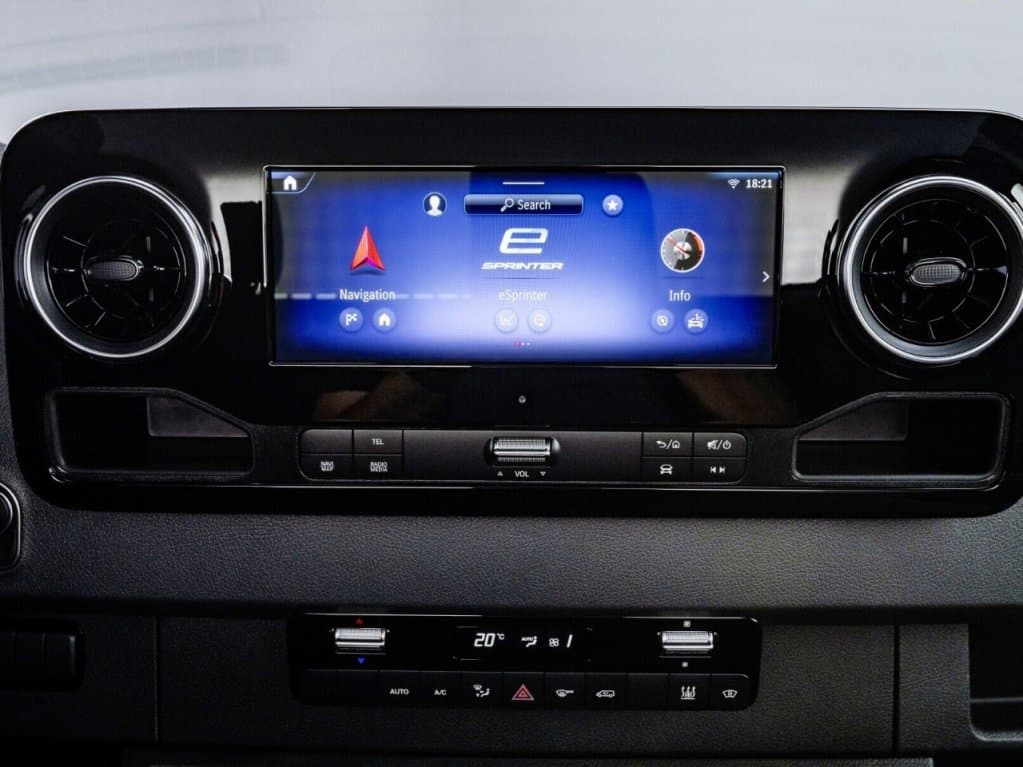 mediedisplay i bilen