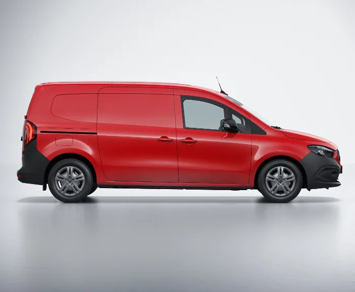 en röd transportbil