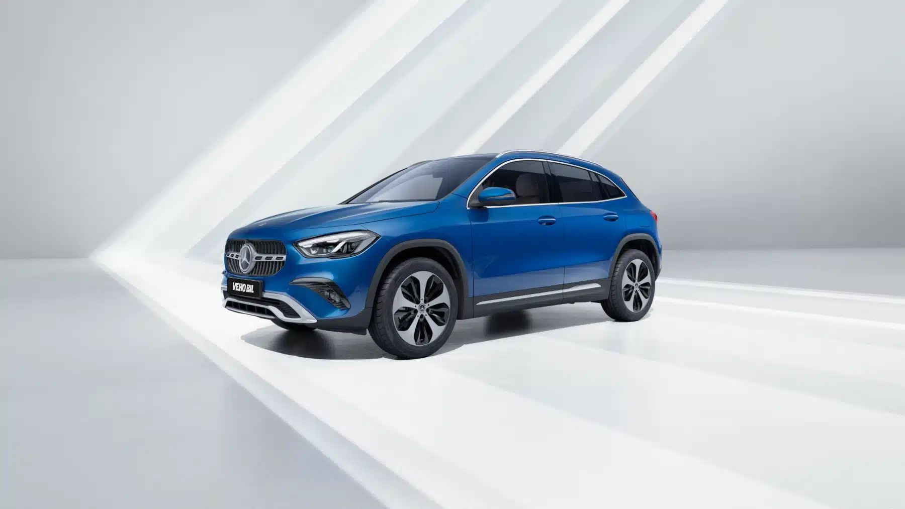 en blå mercede-benz gla