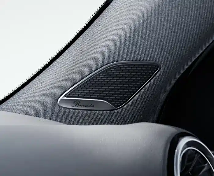 detaljbild på en högtalare i en glb