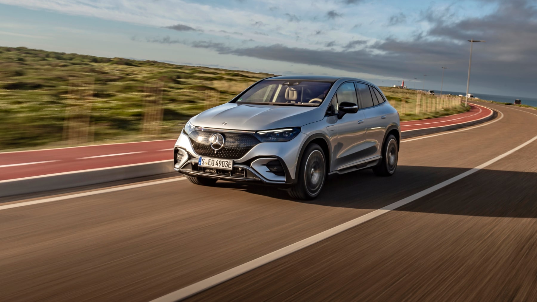 EQE SUV tjejmilen HERO