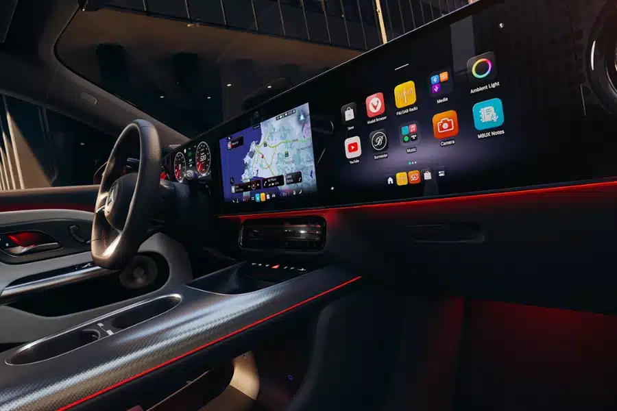 Skärmar i en Mercedes-Benz CLA